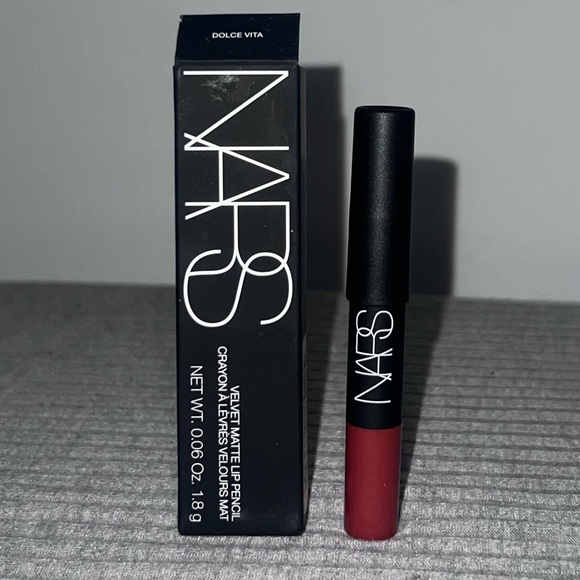 Nars Velvet Matte Lip Pencil - Famous Red. - Picture 2 of 3